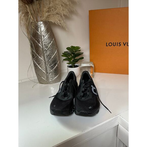 On Cloud Mens sz 10 - Picture 3 of 6